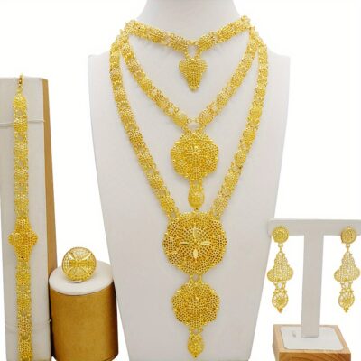 Popular Golden Middle East Dubai Women's Suit with Long Tassel Chain